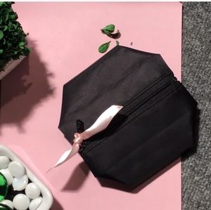 🗽 2 NWT Mary Kay mini makeup bags